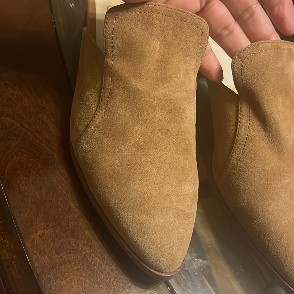 42 Gold Rue Mule in Camel suede leather